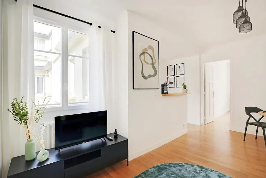 Lumineux 2 Pieces Batignolles Апартаменты Париж