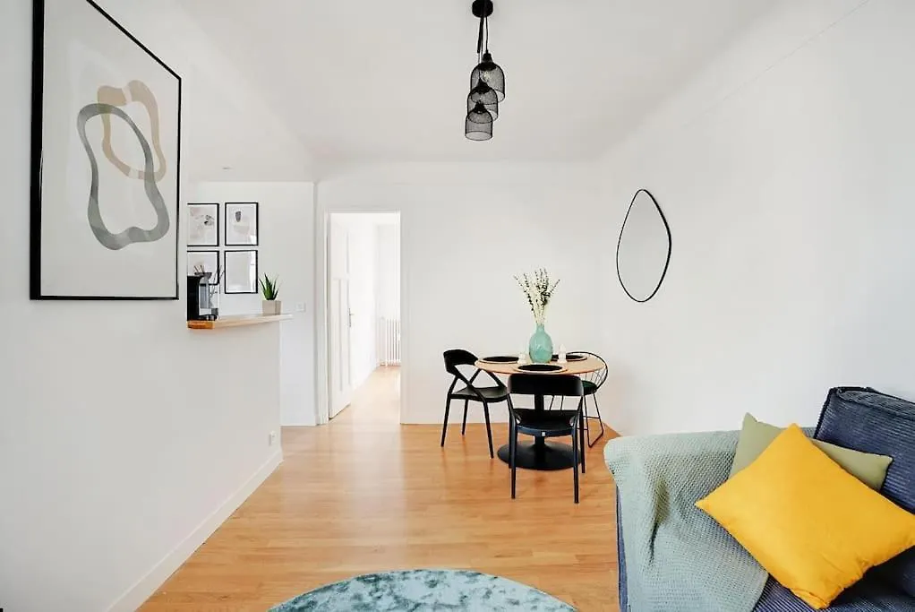 Lumineux 2 Pieces Batignolles Апартаменты *