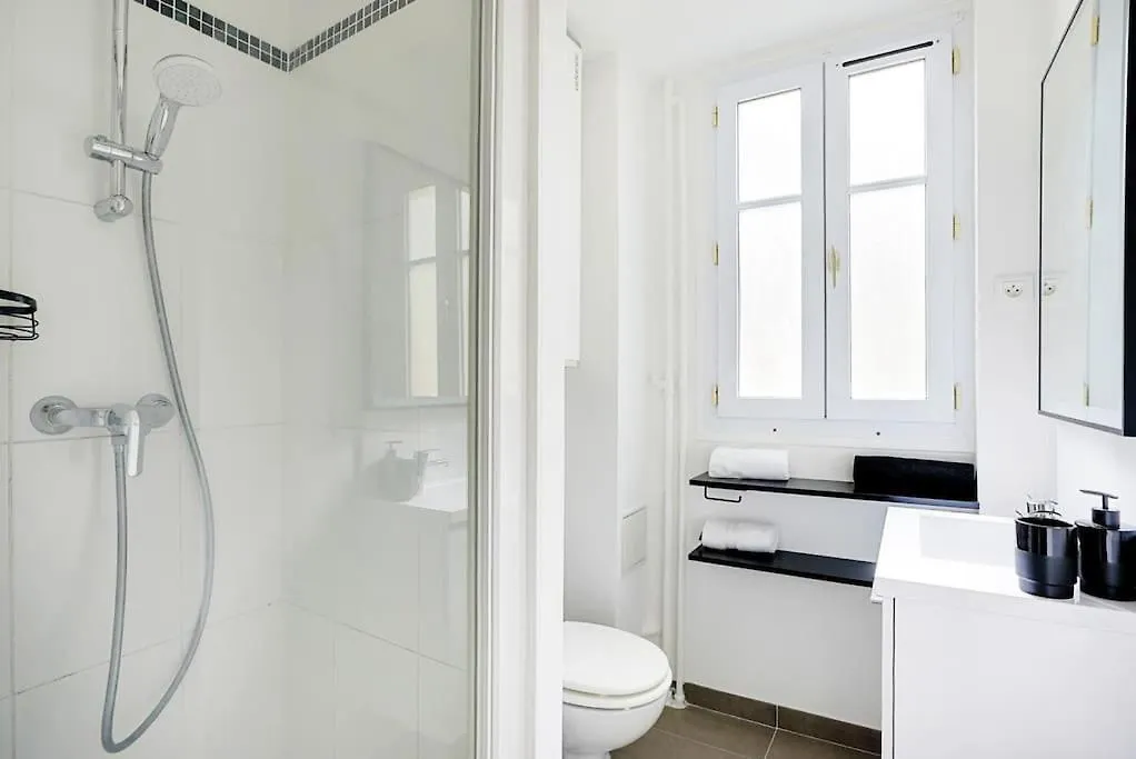Lumineux 2 Pieces Batignolles Апартаменты Париж